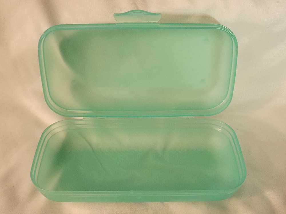 8" Vintage Tupperware Green Container Clam Shell 3431A-2