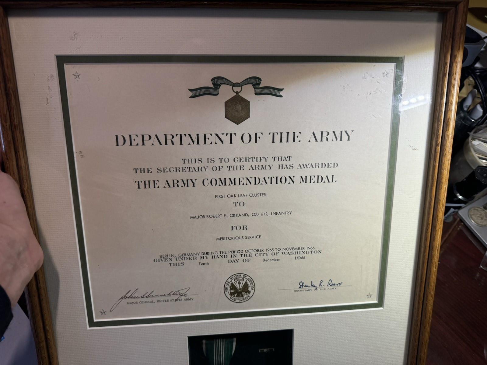 Framed Army Commendation Medal w/ First Oak Leaf w/Certificate SHIPS4FREE2USA!!