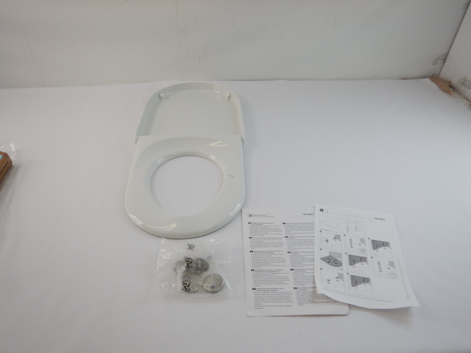 Duravit 0069890000 - Various Series Round Toilet Seat, Alpine White