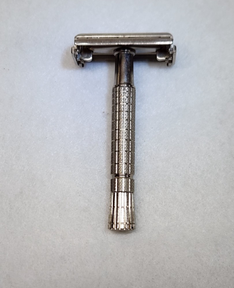 1955 Gillette Super Speed Flare Tip, TV Razor, Date Code A4 - EUC - Very Clean