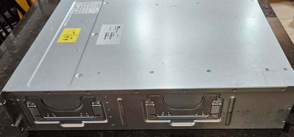 NetApp All Flash FAS AFF A300 Storage Array Chassis w/ Controllers (US Location)