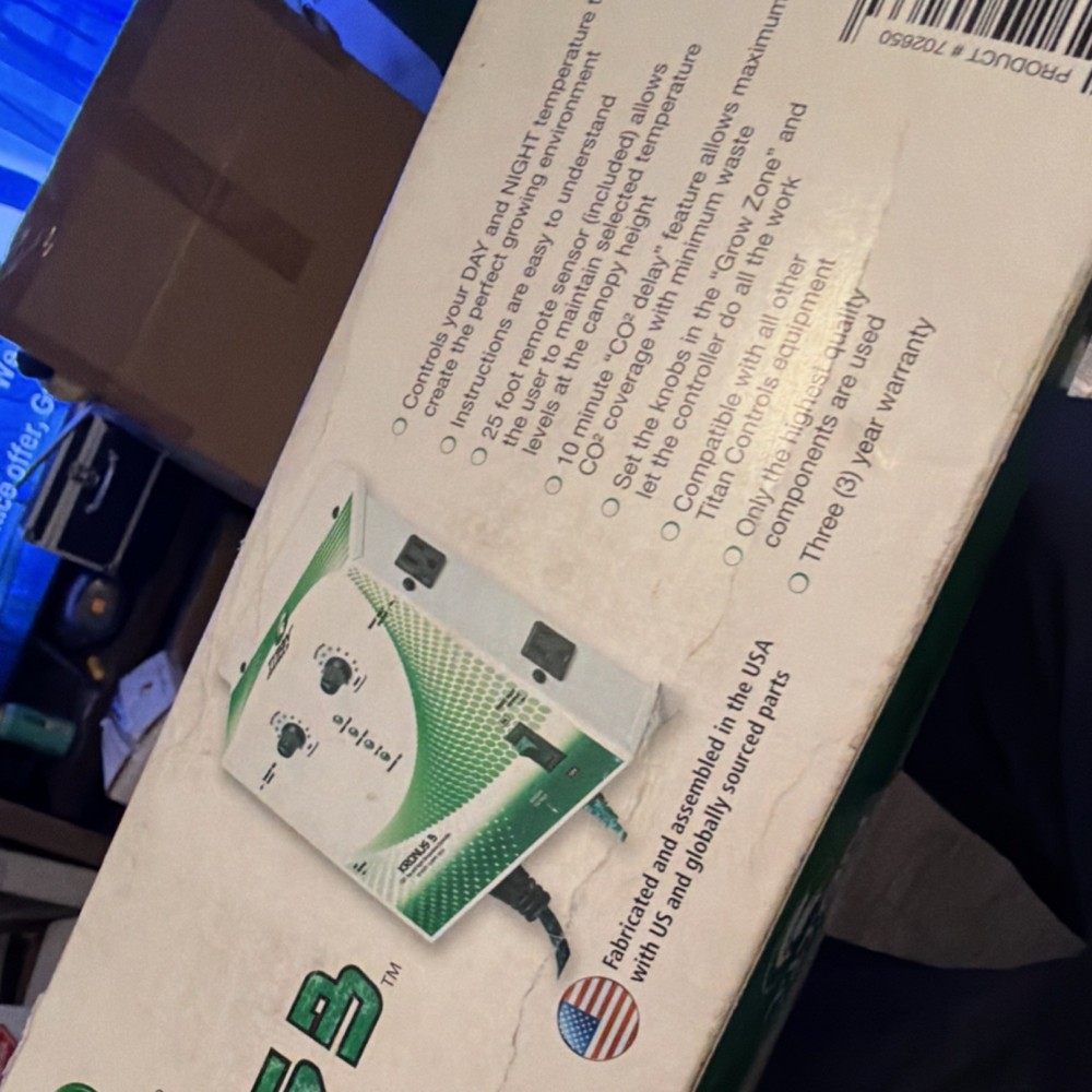 Titan Controls Kronus 3 CO2 & Temp Controller Day Night Remote Sensor