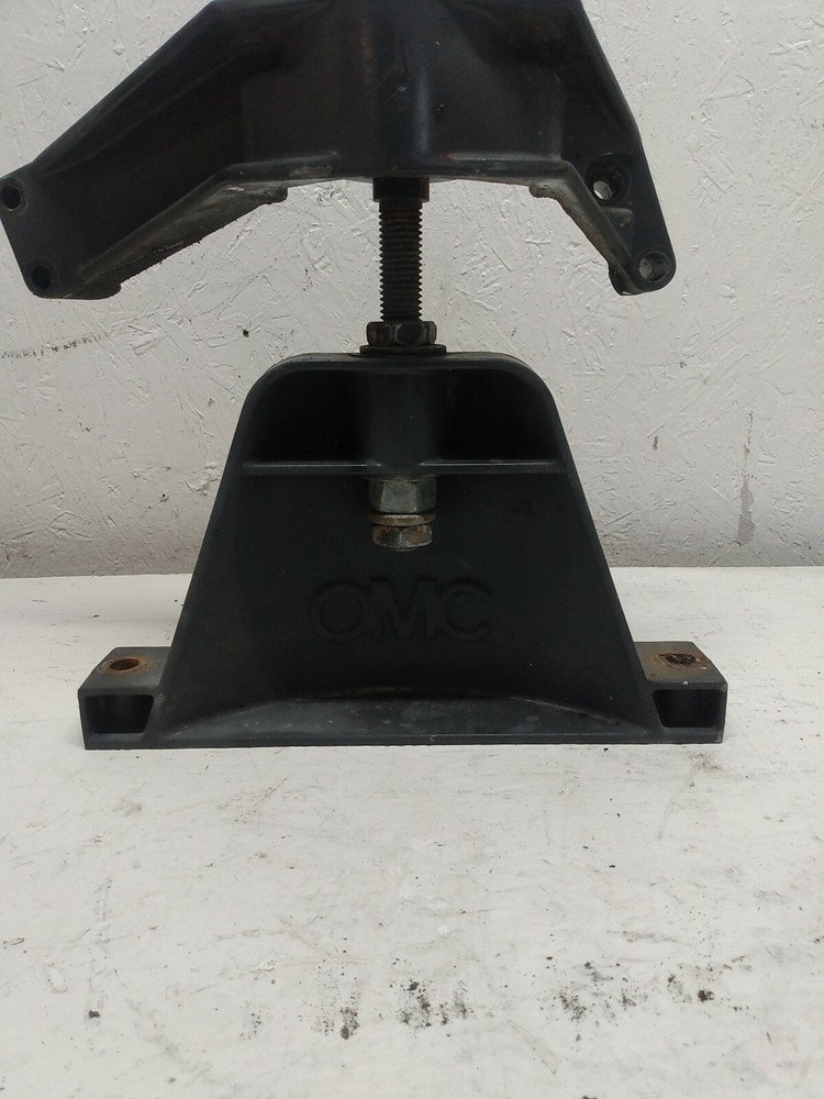 Omc Cobra 3.0 Front Engine Mount Used