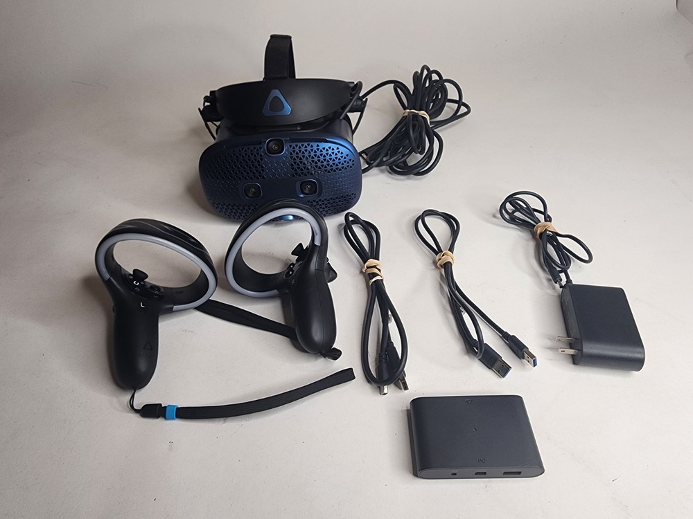 HTC Vive Cosmos Virtual Reality Gaming Headset + Controllers Complete Set