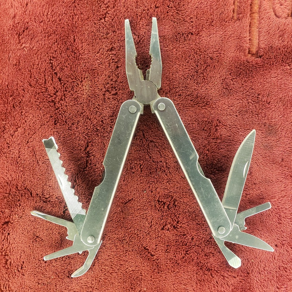 Coghlan's Multifunctional Camper's Tool Mutlitool