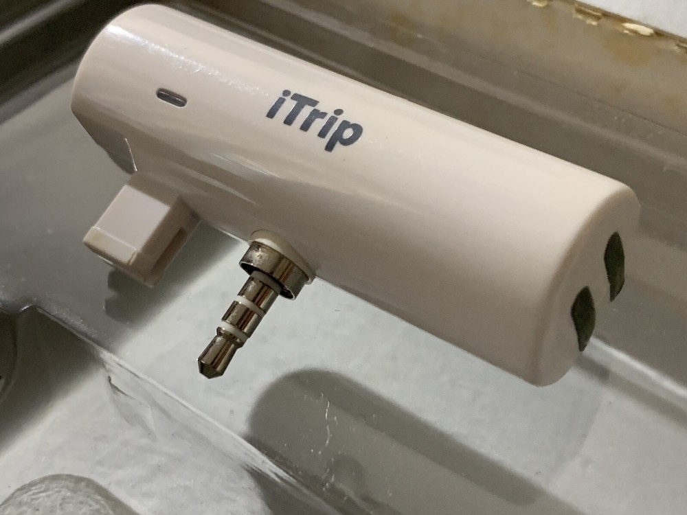 Griffin iTrip FM Transmitter for IPod 1G & 2G (4014TRIP)