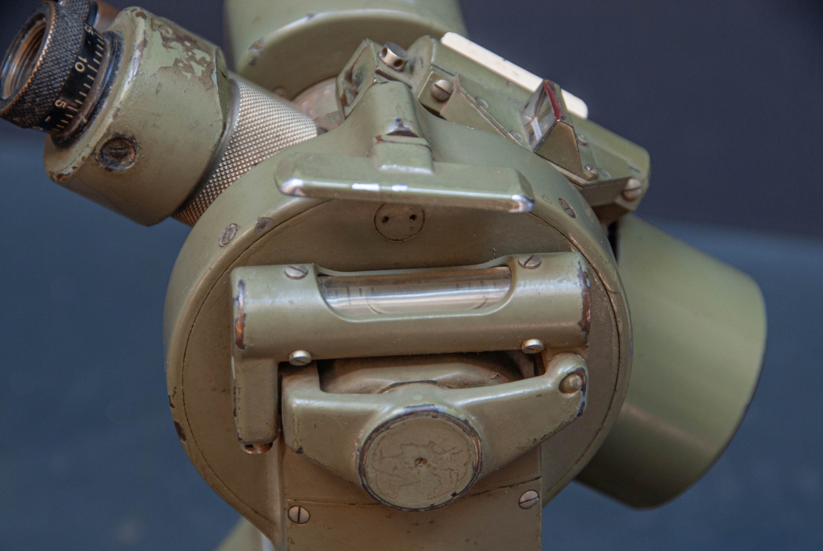 Wild Heerbrugg Theodolite & Case Switzerland No. 42243 Odd Variant. Video.