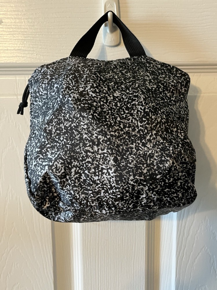 Eddie Bauer Stowaway 30L Packable Backpack, Blk/White Marble