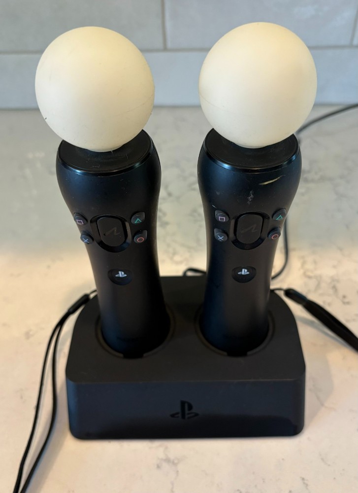 Sony PlayStation VR PSVR Bundle w/ Camera, Move Controllers, Skyrim VR + 6 Games