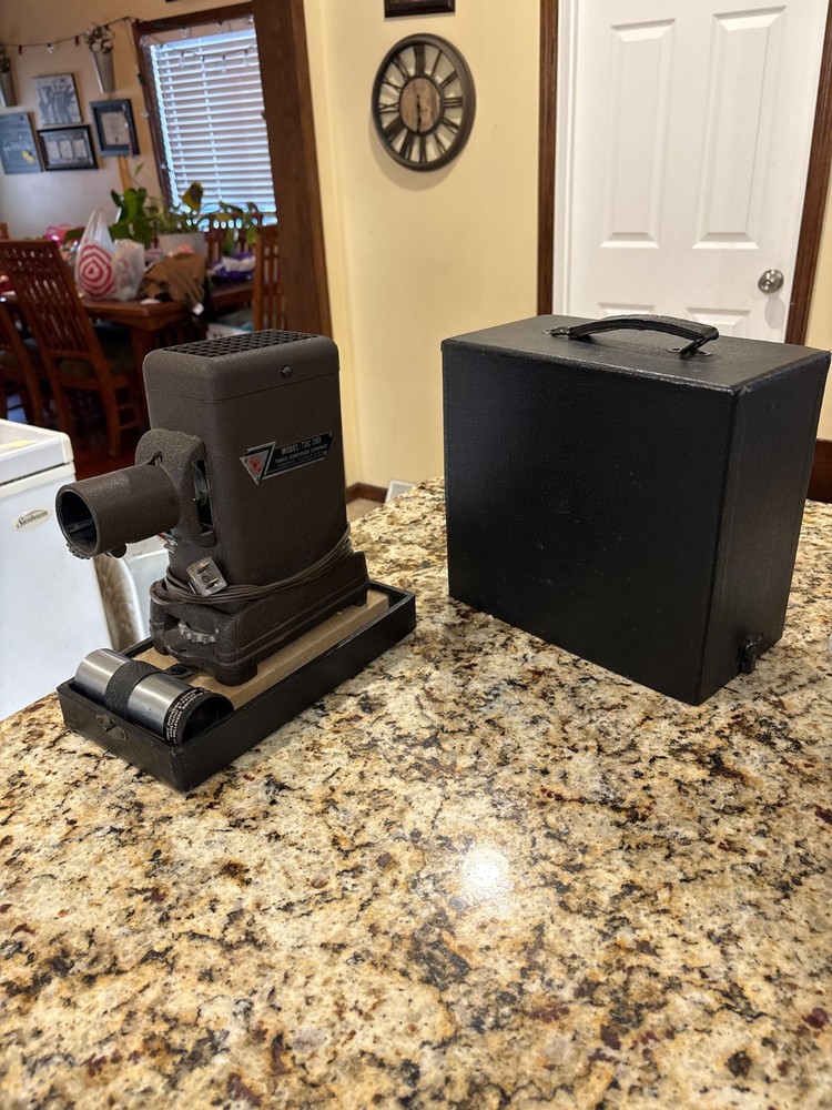 Vintage Three Dimension TDC-300 Slide Projector in Case