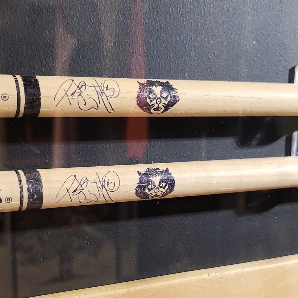 (KISS) Peter Criss Drum Sticks And Ticket From 1978 In Display Case .