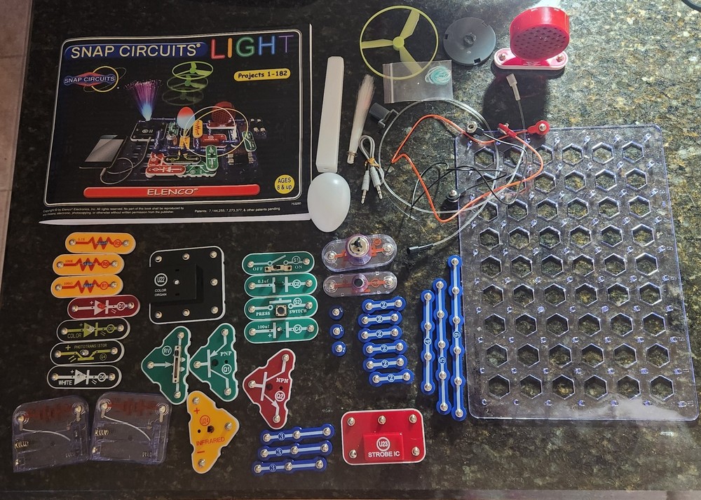 Elenco Snap Circuits Parts: LIGHT Experiments Projects 1-182 Manual Book