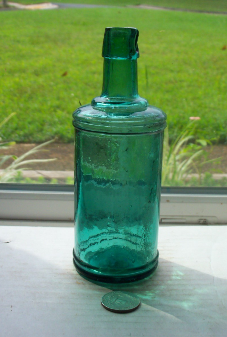 NICE TEAL COLORED MASTER INK WITH A POURING SPOUT