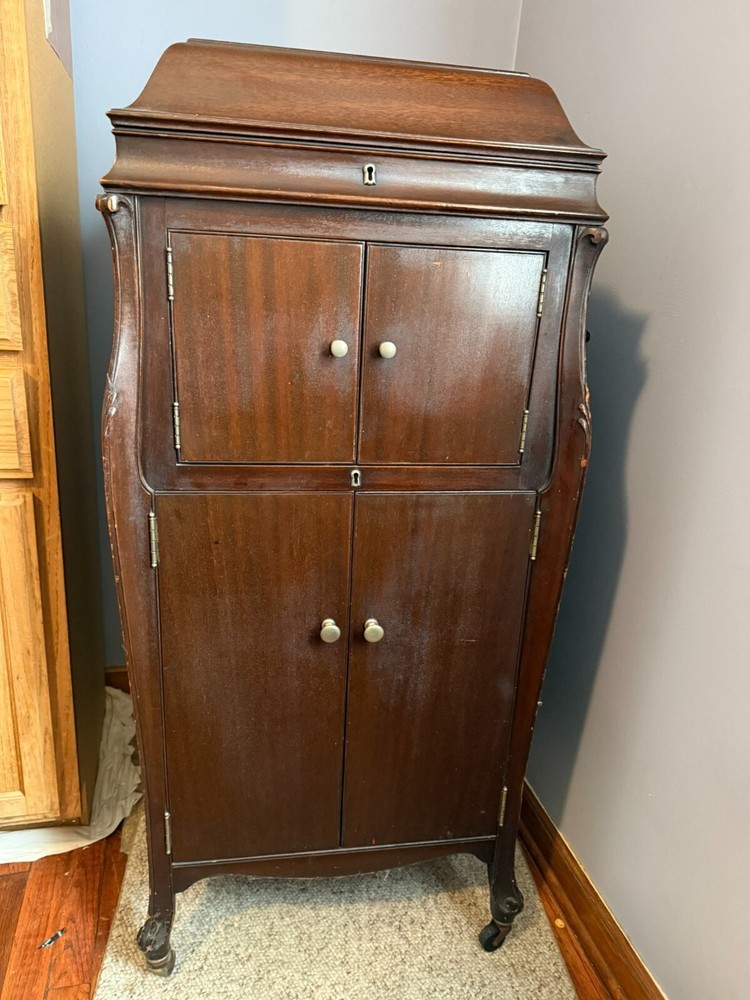 victor victrola talking machine (record player) VV-XIV