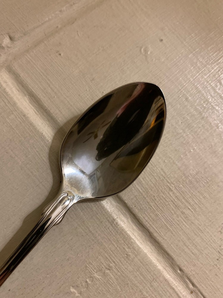 CLASSIC SHELL Pattern Tea Spoon ONEIDA Stainless Steel 18/10 Cube Mark