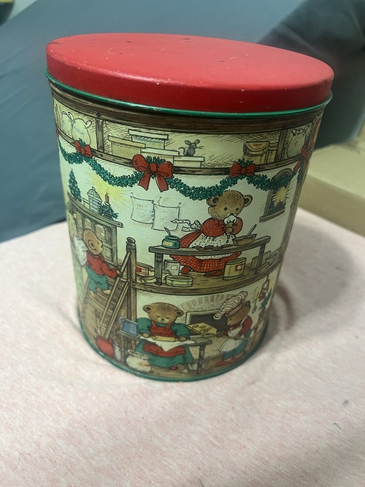 BEAUTIFUL CHRISTMAS EDITION TIN