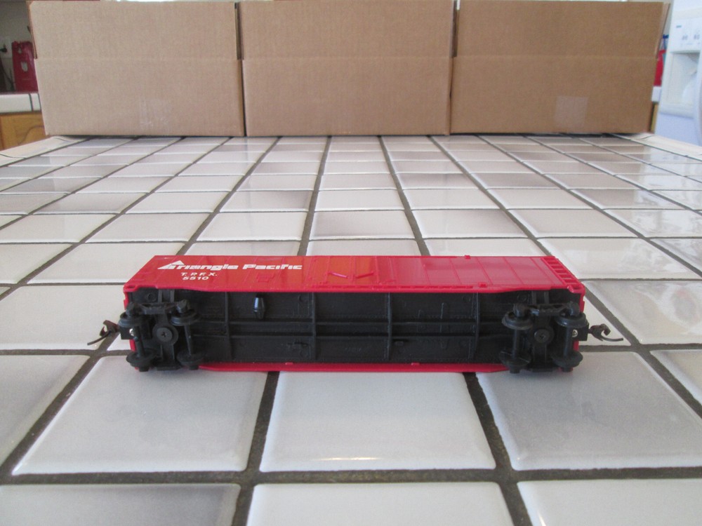 bachmann TRIANGLE PACIFIC 50 foot box HO scale