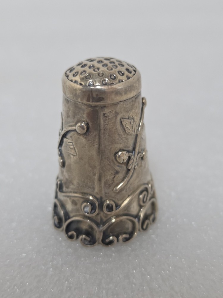 Sterling Silver Ornate Thimble Scroll Leaf Pattern Scalloped Edge Vintage