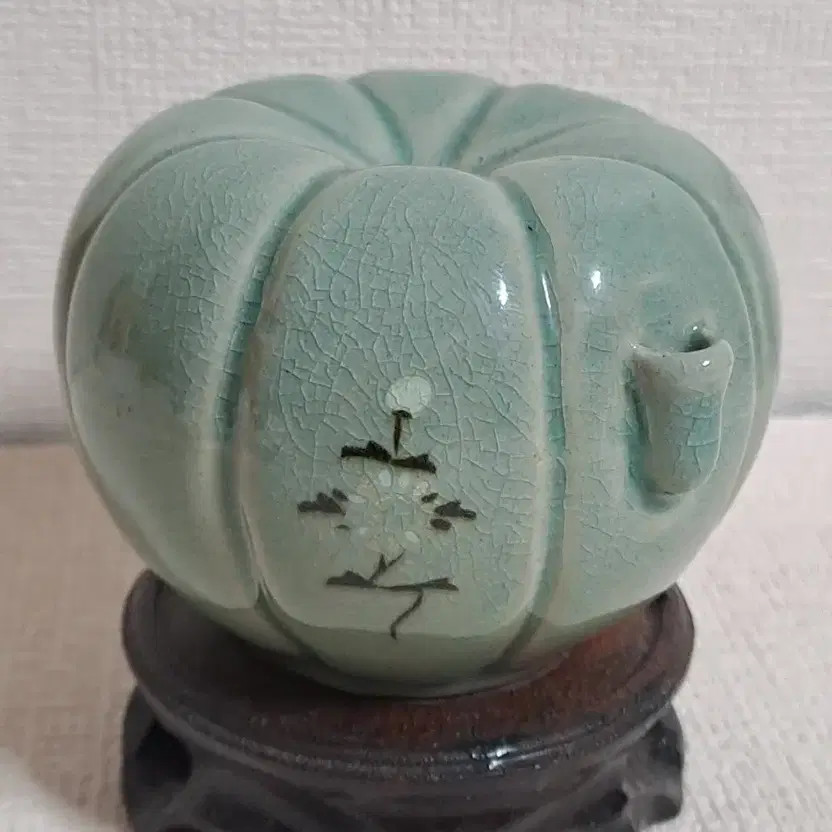 Celadon Incense Container with Flower Carving Art