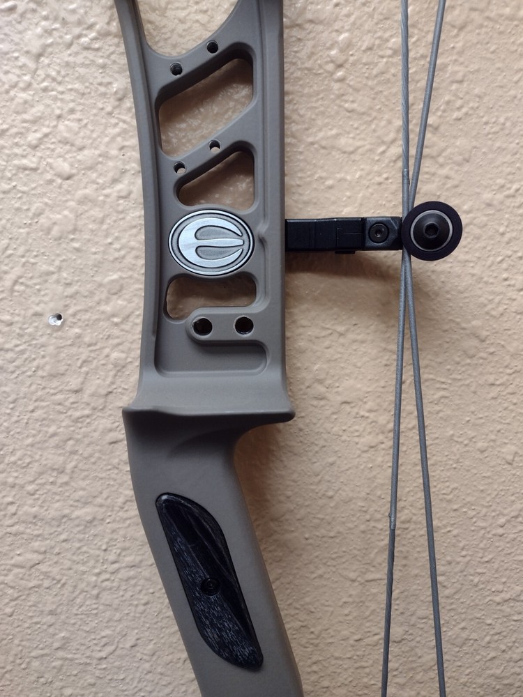 Elite Omnia Compound Bow Sienna Brown RH 70lb
