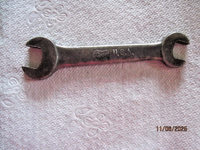 VINTAGE "FORD" OPEN BOTH ENDS "M" U.S.A. 4 1/4"L