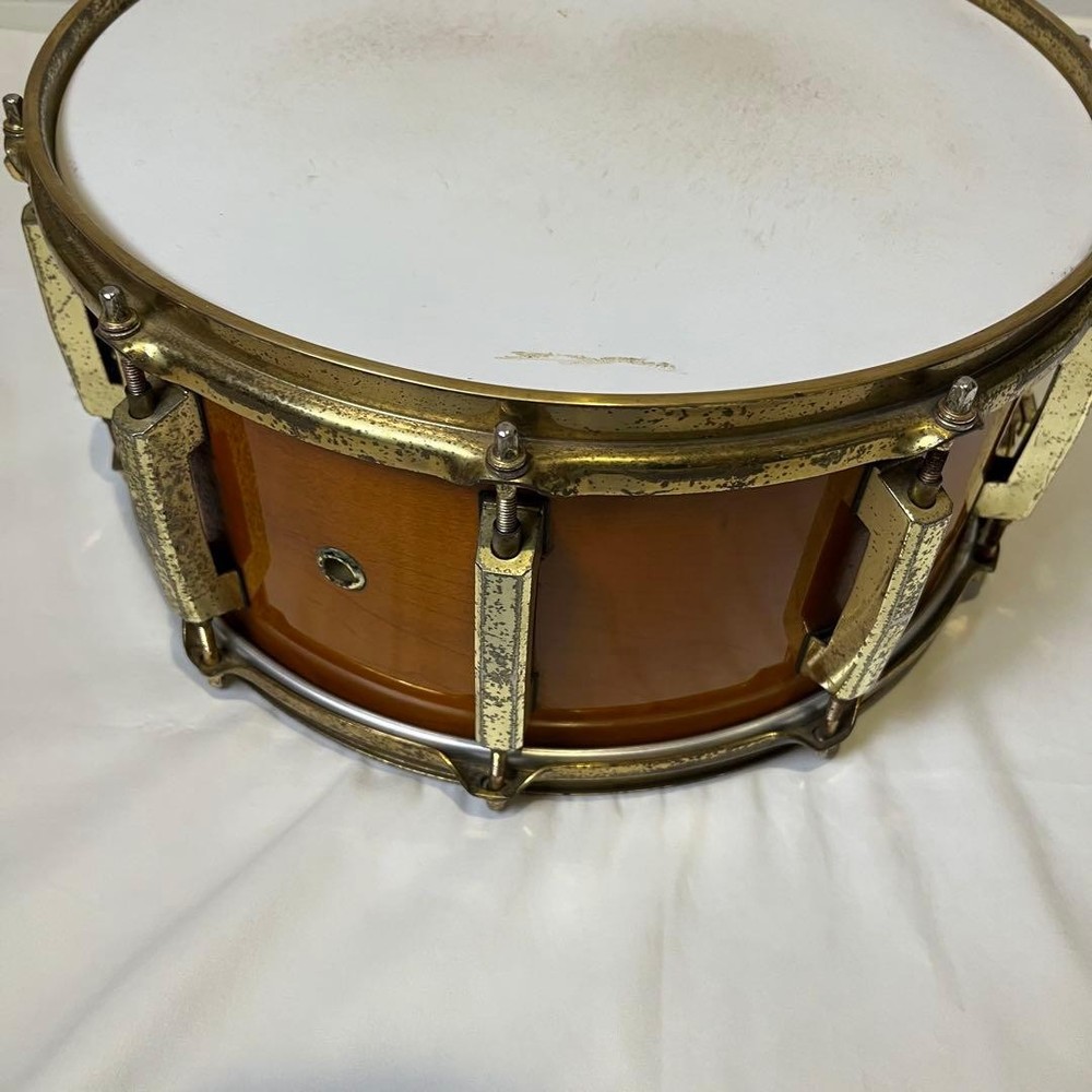 Pearl Custom Classic One Piece Maple Shell Snare Drum