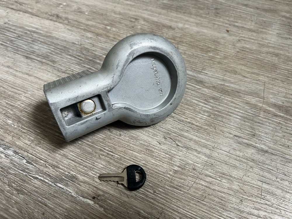 Master Lock Model No. 377 Trailer Hitch Lock with 1 Key!!