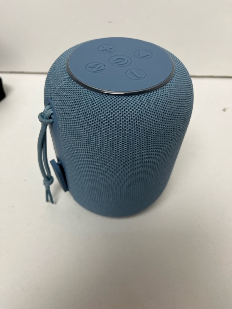 ONN PORTABLE SPEAKER WITH CASE (P08034580)