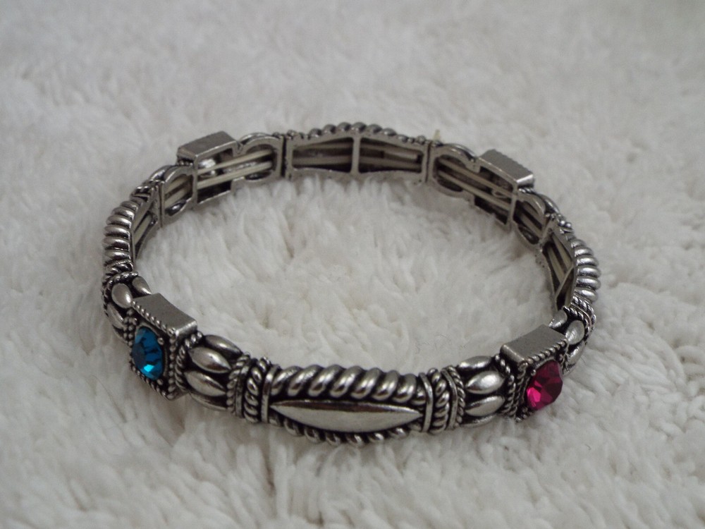 Silvertone Rhinestone Stretch Bracelet (K16)