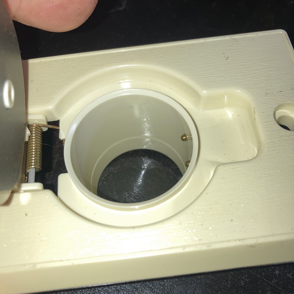 Beam weatherproof outlet cover