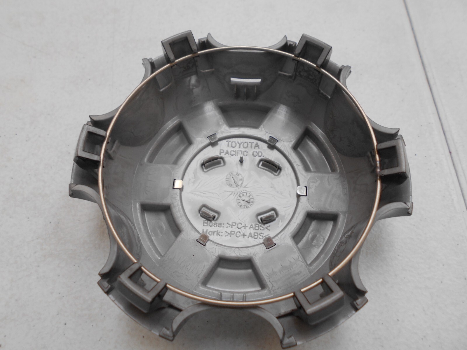 2016-2024 Toyota 4Runner center cap Brand NEW black OEM