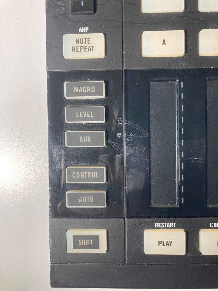 Native Instruments MASCHINE JAM Production & Performance MIDI Controller Used