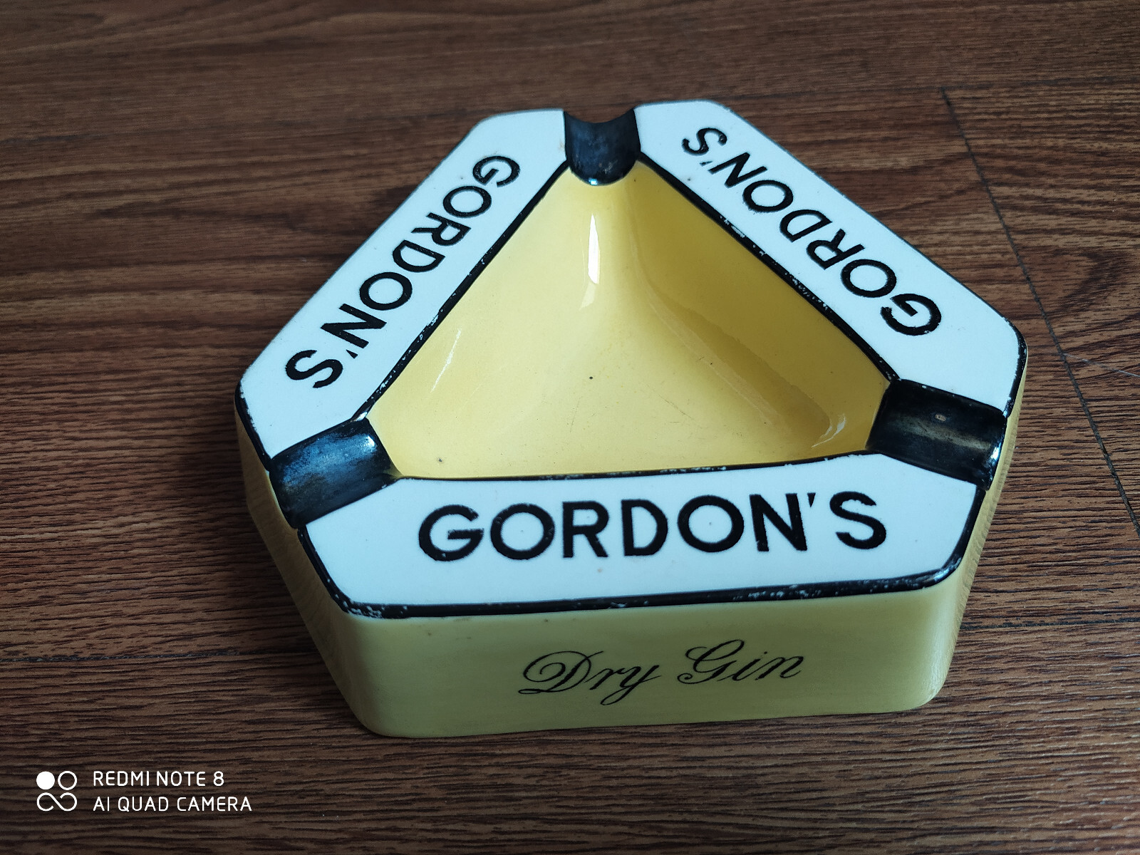 Rare vintage GORDON'S DRY GIN advertising ashtray of 70's made in England.