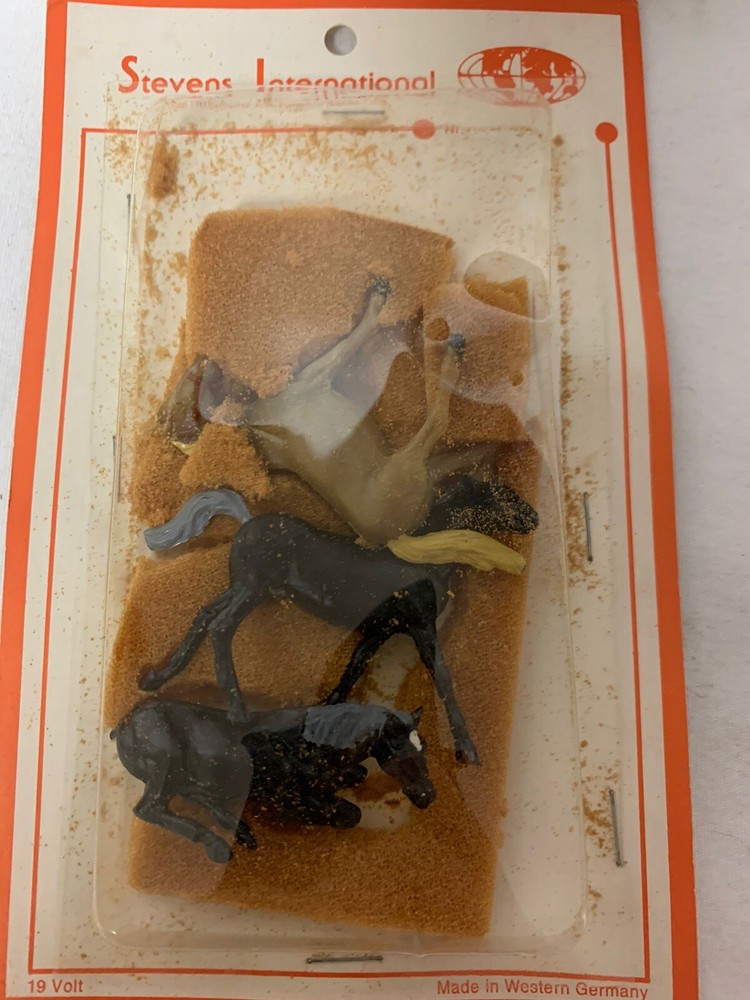 ✅3 HORSES ACCESSORY FIGURES BARN FARM