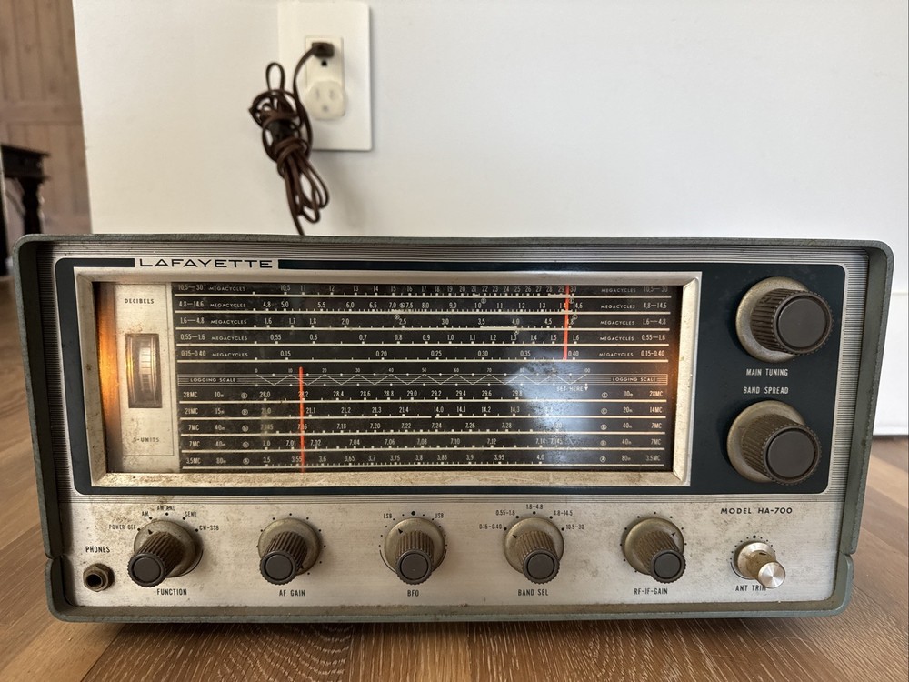 Lafayette HA-700 AM/CW/SSB Communications Receiver See Description