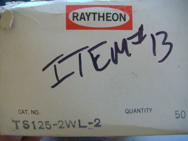 ONE Lot FIVE (5) Raytheon Pointer Knobs TS125-2WL-2 -- New & Unused