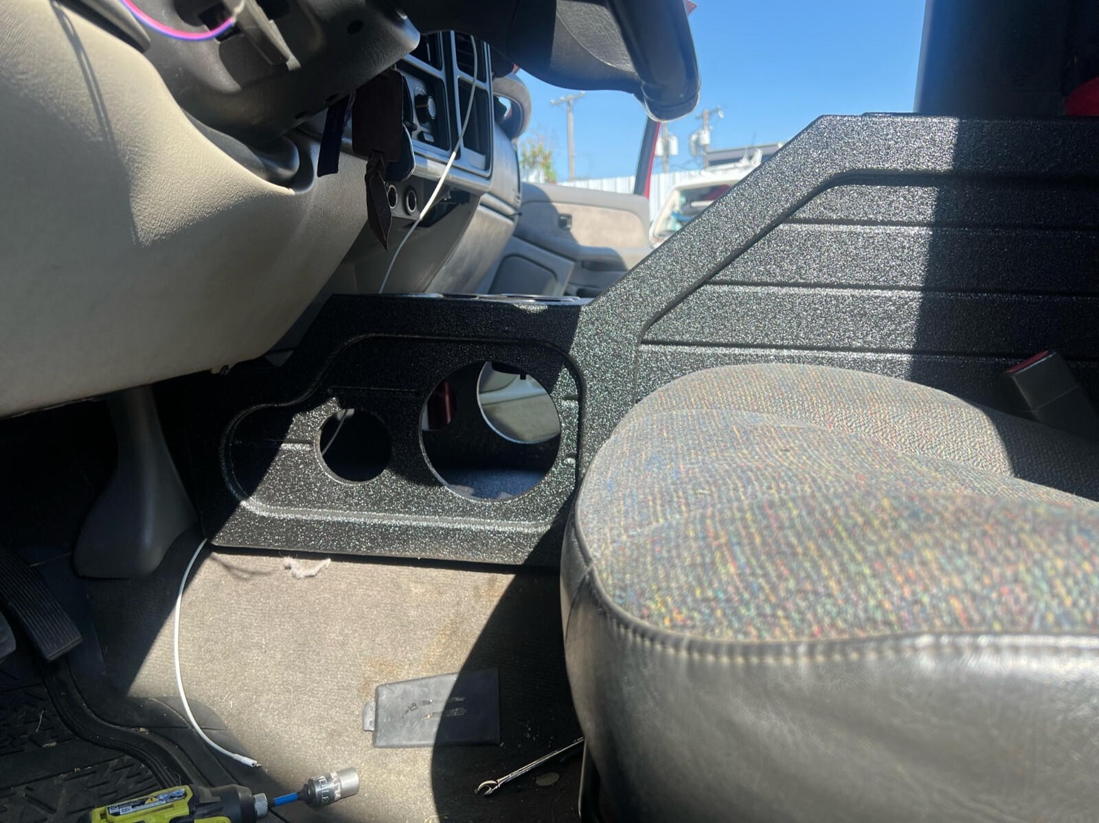 Chevy Silverado Gmc Sierra 99-06 Center Console Subwoofer Box For 1x12"