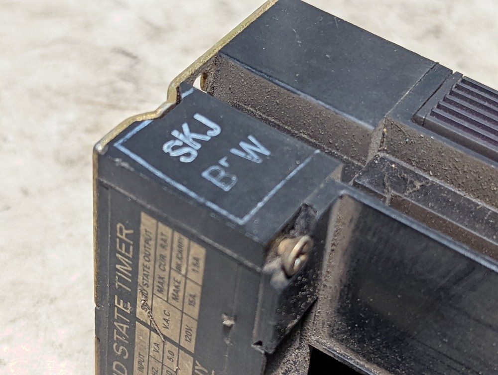 Square D 8932 AT-1 solid state timer, input 102-132, solid state output 120VAC