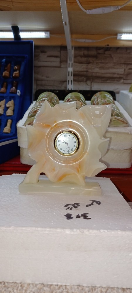 Handmade Onyx Leave Clock