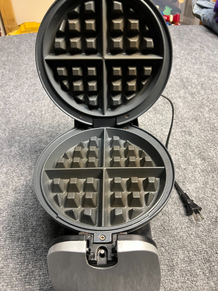 Oster Flip Belgian Waffle Maker/ CKSTWF1F-DM