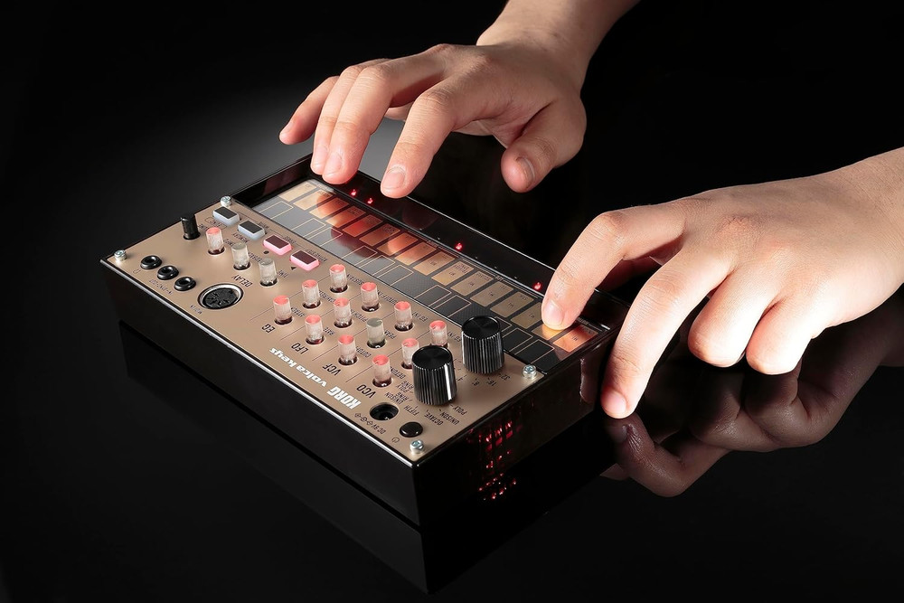 Korg Volca Keys Analogue Loop Synthesizer Polyphonic W/Simple-Three Voice Analog