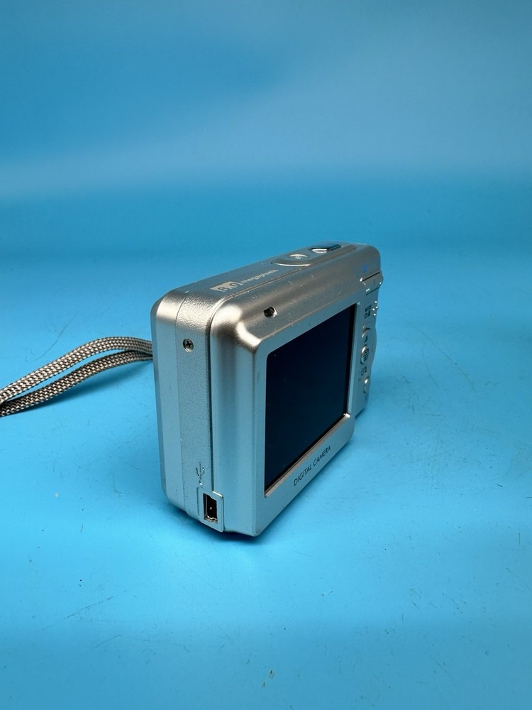 Hitachi Digital Camera HDC-861E 8.0MP Silver Tested