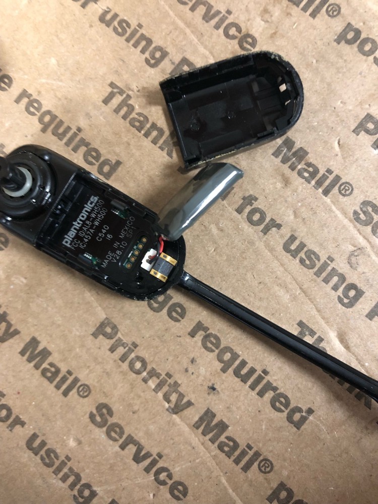 (7) Plantronics C540 Wireless Headset W/4 CHARGING BASE & AC-ADAPTERS (UNTESTED)