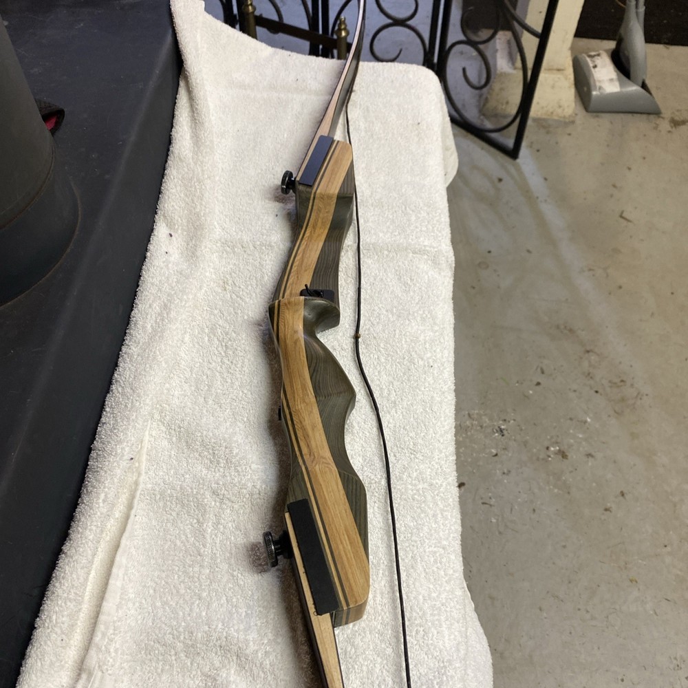Samick Sage RH 60 lb Recurve Bow