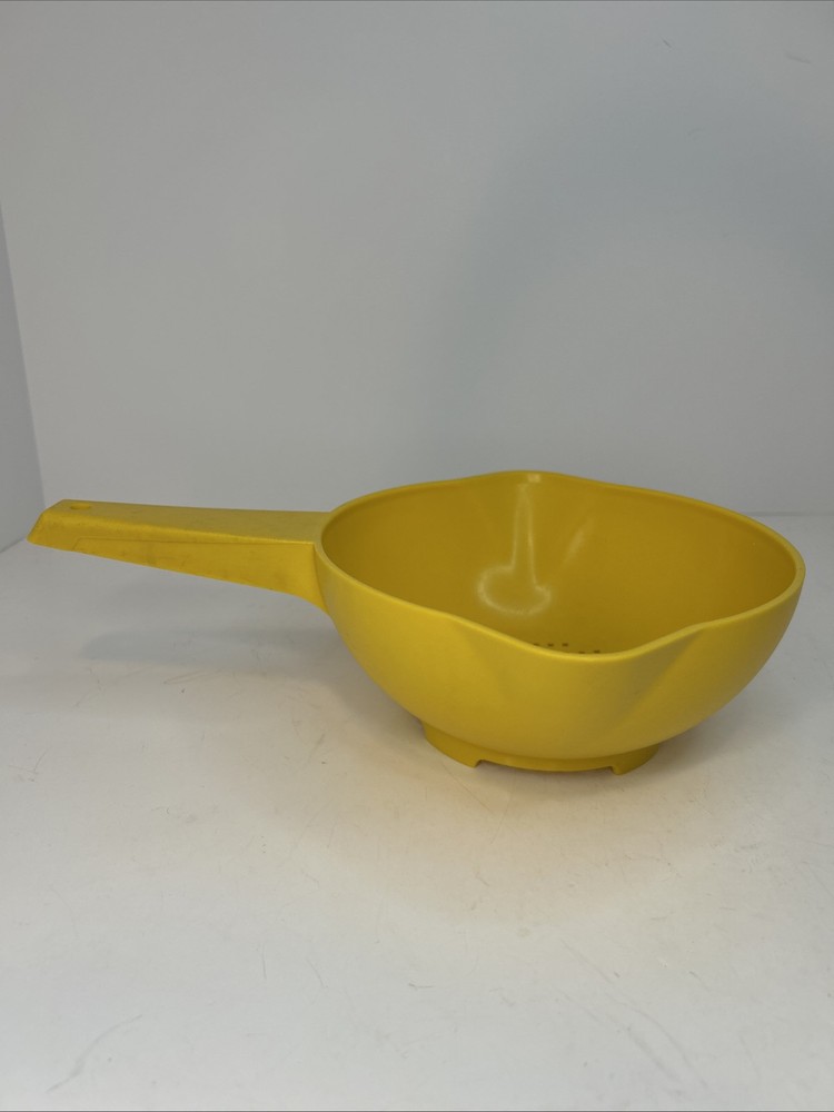 TUPPERWARE Colander Strainer 1 Quart Yellow (G1)