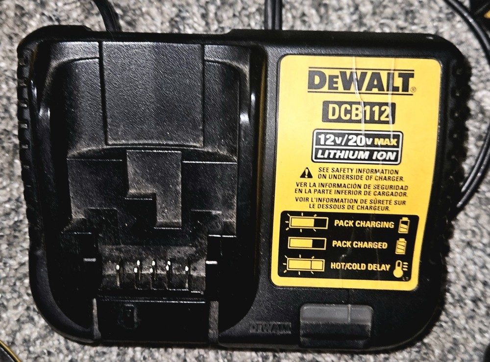 DEWALT 20-Volt MAX Combo Kit - Includes Flashlight