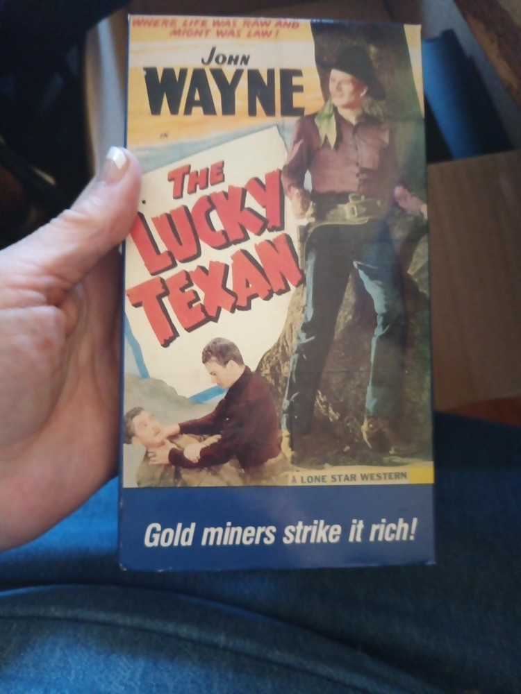 John Wayne Westerns 5-Pack Plus 2 VHS Set Pre-Owned Good Condition with Box