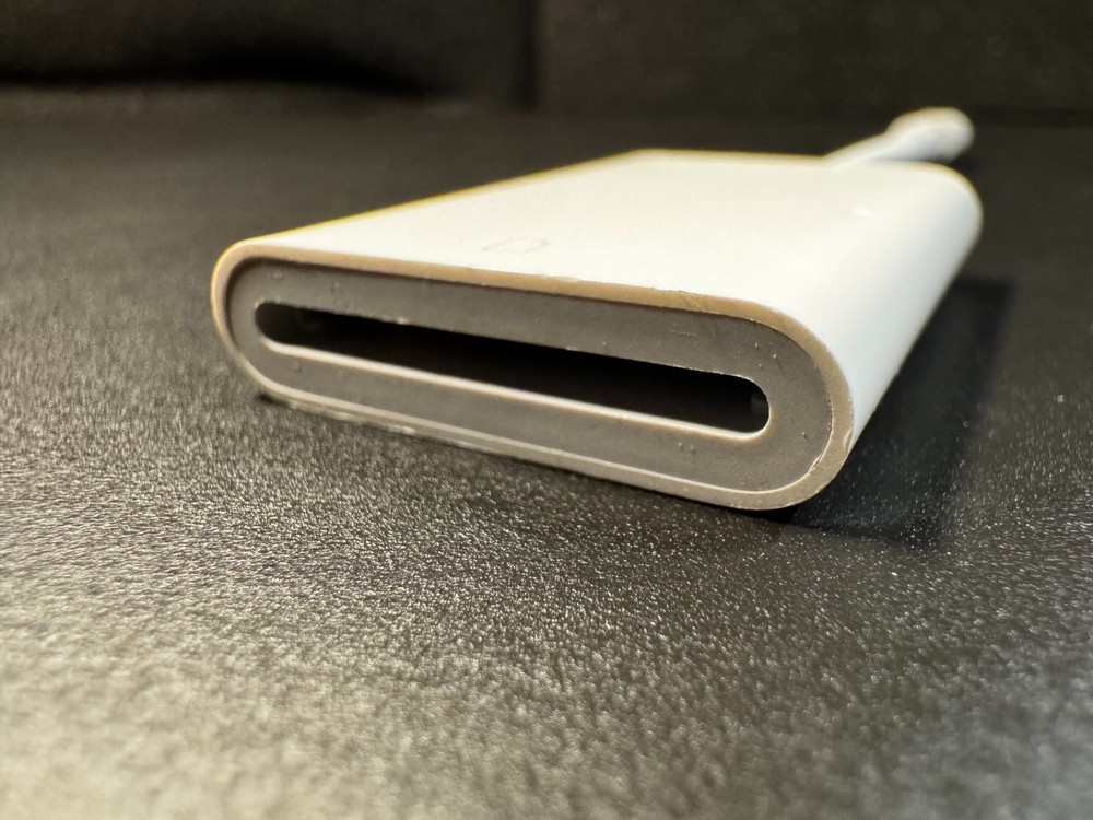 Apple Lightning to SD Card Camera Reader (USB 3) Model A1595 - white