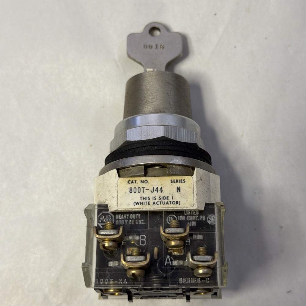 Allen Bradley 800T-J44 Keyed Selector Switch