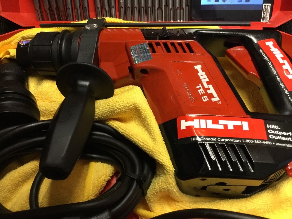 HILTI TE 5 PREOWNED, FREE TABLET, BITS AND EXTRAS, FAST SHIP